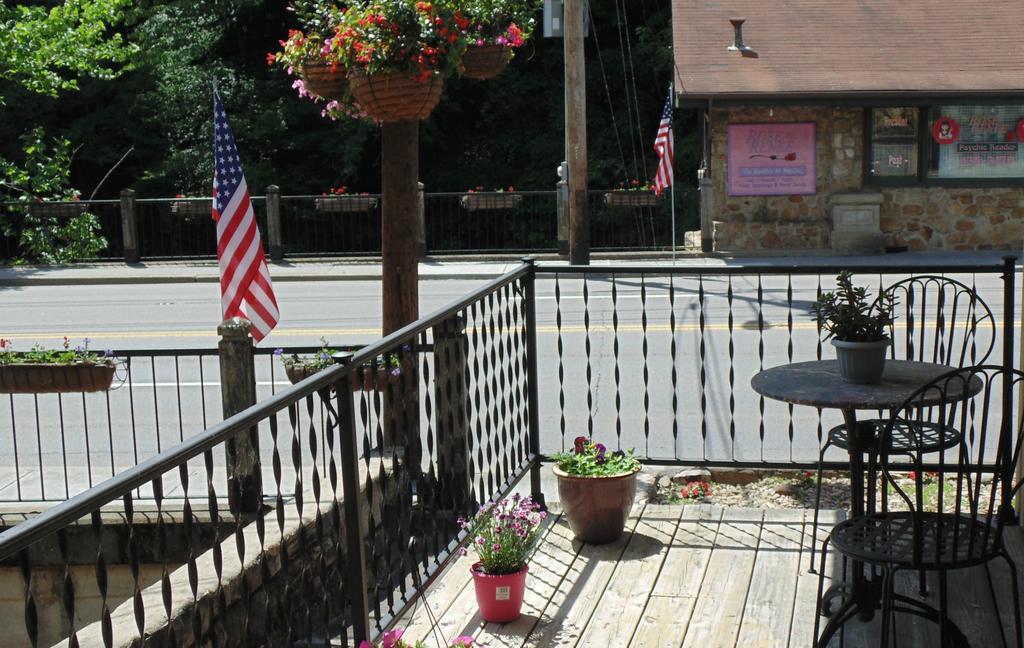 Terrace Inn On The Water Gatlinburg Bagian luar foto